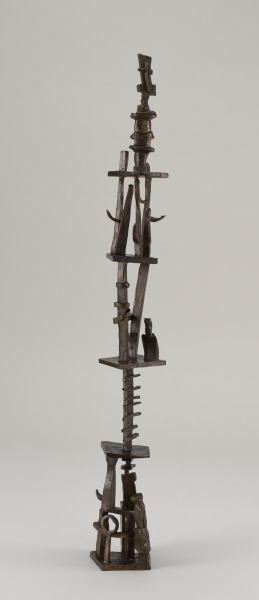 APARTMENT HOUSE TOTEM