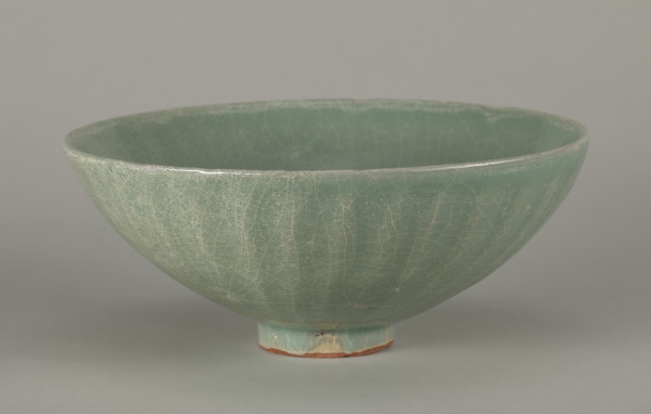 Bowl Decorated with Carved Petals