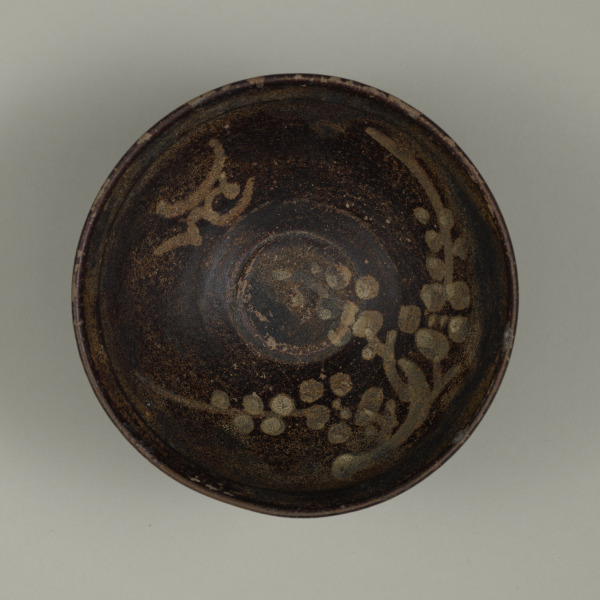 Bowl Decorated with Plum Branch and Crescent Moon