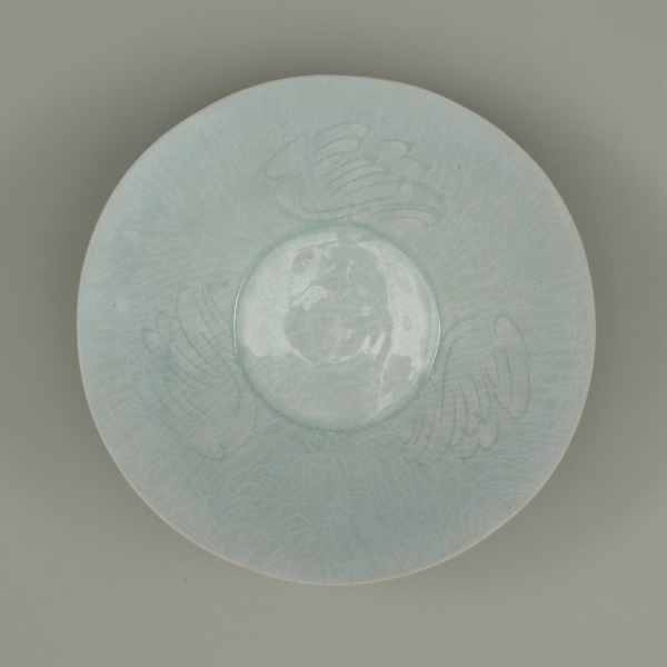 Bowl Decorated with Three Incised Clouds or Waves