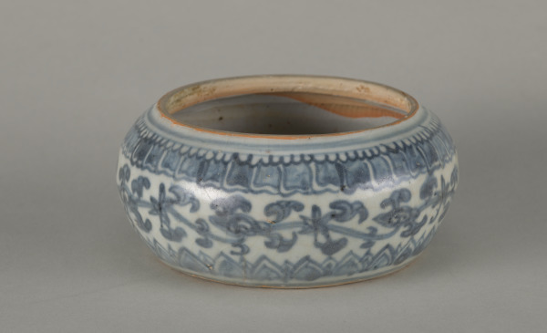 Small Bowl Decorated with a Leafy Scroll
