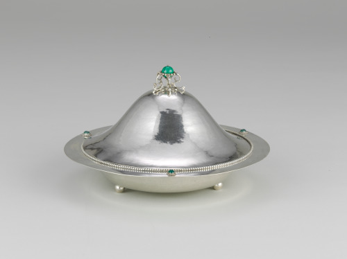 Muffin Dish with Cover