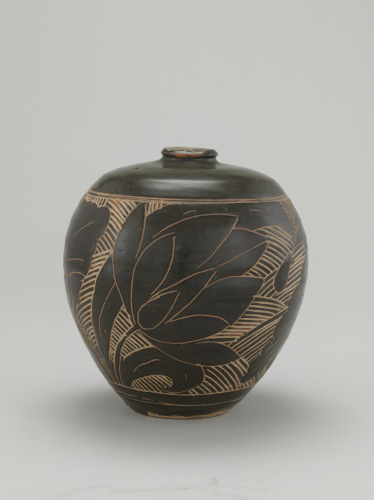 Cizhou-Type Bottle with Cut-glaze Lotus Flower-and-Leaf Design