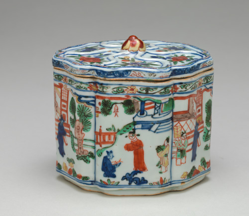 Covered Foliate-Form Box Decorated with Figural Scene
