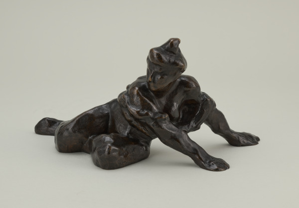 WOMAN LEANING ON HER HANDS