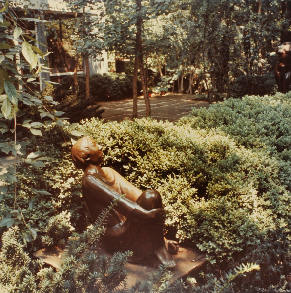 BARLACH, SINGING MAN. PHOTOGRAPH TAKEN IN THE WURTZBURGER SCULPTURE GARDEN (ORIGINAL SITE, TIMBERLANE)