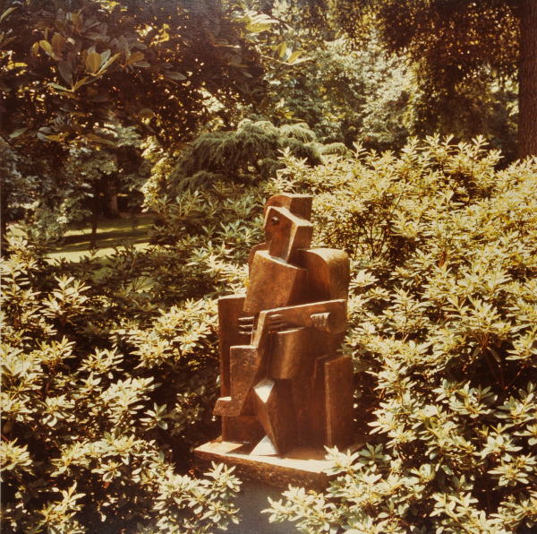 LIPCHITZ, SEATED GUITAR PLAYER. PHOTOGRAPH TAKEN IN THE WURTZBURGER SCULPTURE GARDEN (ORIGINAL SITE, TIMBERLANE)