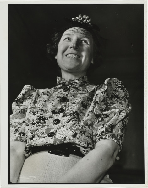 THE LECTURER, MABLE DUNCAN KEMP, TEACHES "PERSONALITY" TO MIDDLETOWN WOMEN