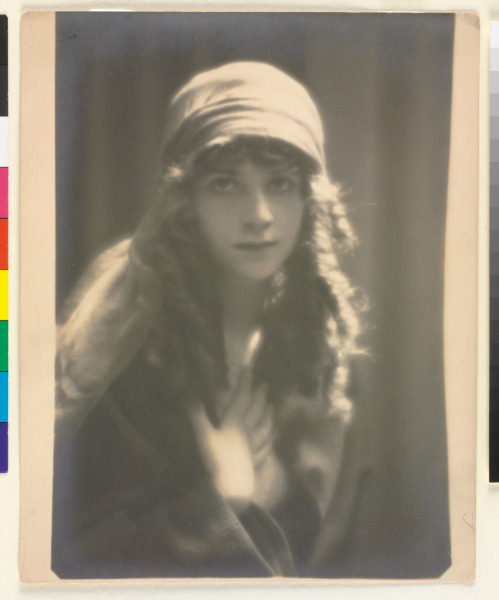 PORTRAIT OF LISA DUNCAN