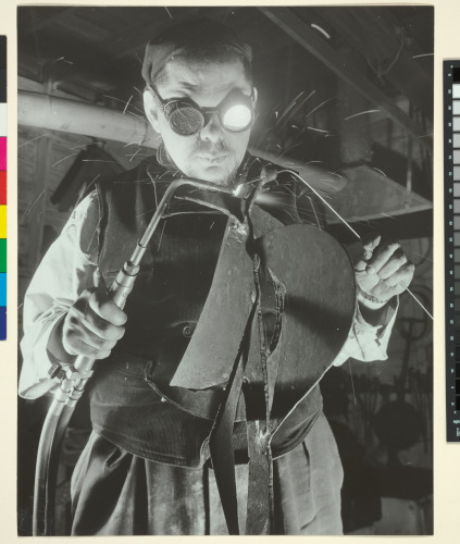 DAVID SMITH, SCULPTOR, WELDING