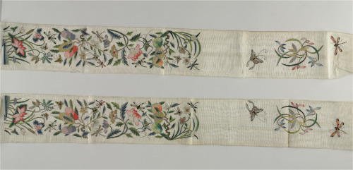 PAIR OF SLEEVE BANDS DECORATED WITH FRUITS, FLOWERS AND INSECTS
