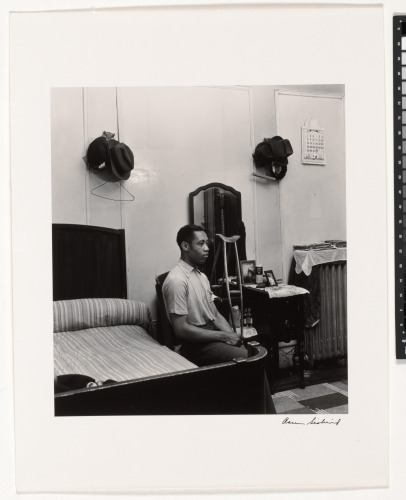 HARLEM 1940, MAN BY BED