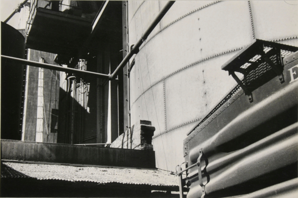 GRAIN ELEVATOR IN FREIGHT YARD