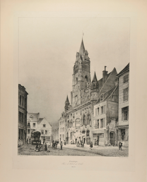 COMPIÈGNE, PLACE DE LA HÔTEL DE VILLE, PICARDIE