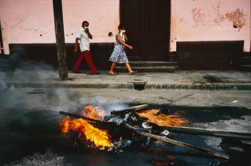 BODY BEING BURNED BY THE RED CROSS TO PREVENT THE SPREAD OF DISEASE, MASAYA