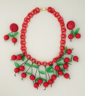 Classic Hanging Cherries Design