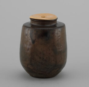 Tea Caddy (chaire)