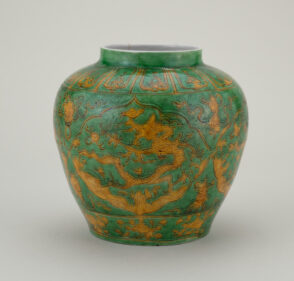 Preserved Food Jar with Incised Dragon Design