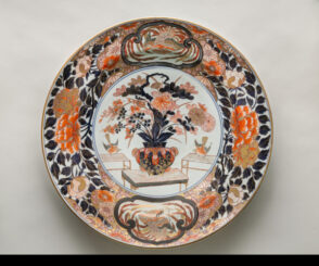 Imari-style Dish Decorated with a Vase of Flowers on a Table