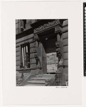 Harlem, 1935, Boys in Empty Tenement