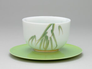 Teabowl Decorated with Golden Hakone Grass